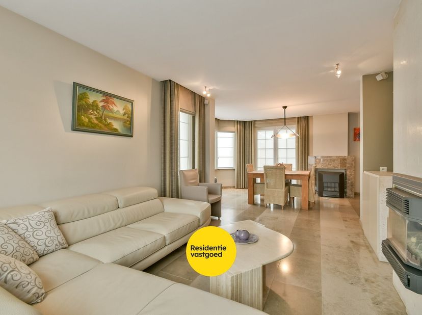 Welkom in de Wankaardelaan 5, een uiterst centraal gelegen woning met prachtige en zonnige tuin. Op 300 meter bevindt zich de vrije basisschool, de sp