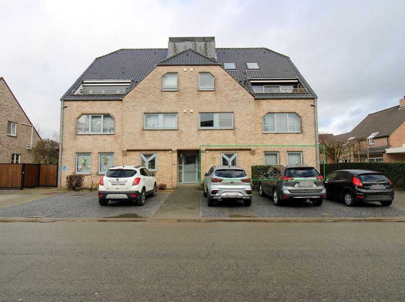 Ontdek dit ruime, gelijkvloerse appartement langs de Boudewijnlaan 13 in Maasmechelen. Gelegen in een verzorgd gebouw, biedt dit appartement een sterk