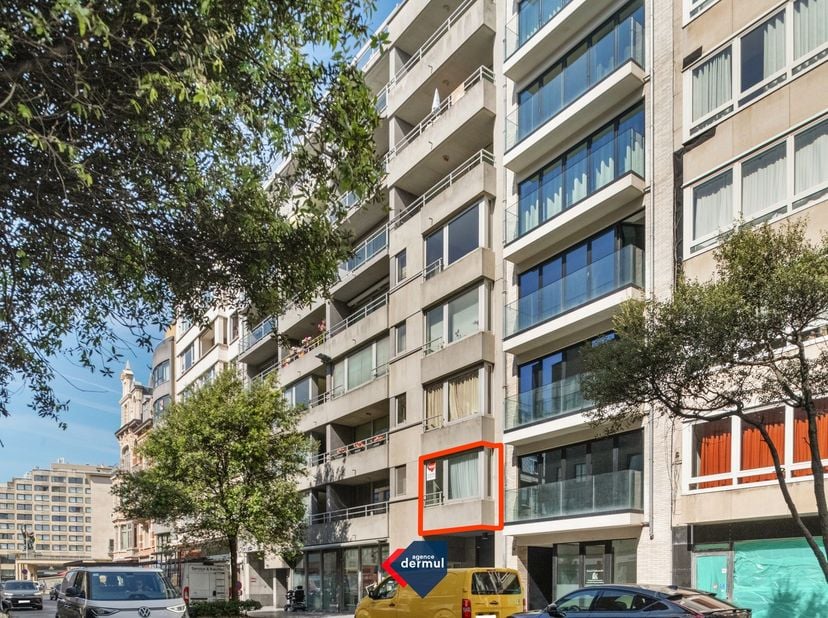 Vous recherchez un appartement idéalement situé en plein centre ? Cet appartement une chambre, situé au premier étage de la Résidence North, est exact
