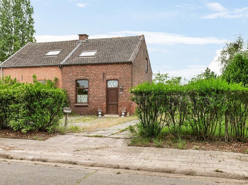 Leuke woning met 2 slaapkamers op een perceel van 1.529 m²<br />
Ligging: De woning is rustig gelegen in Pelt, met alle voorzieningen in de nabije omg