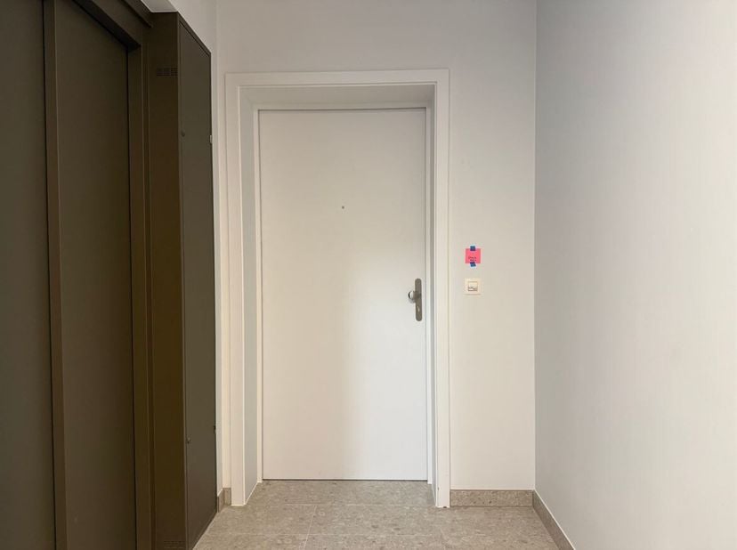 Appartement neuf et moderne de 2 chambres avec une grande terrasse à Boechout<br />
Situé sur l'Emiel Vanderstraetenlei à Boechout, cet élégant appart