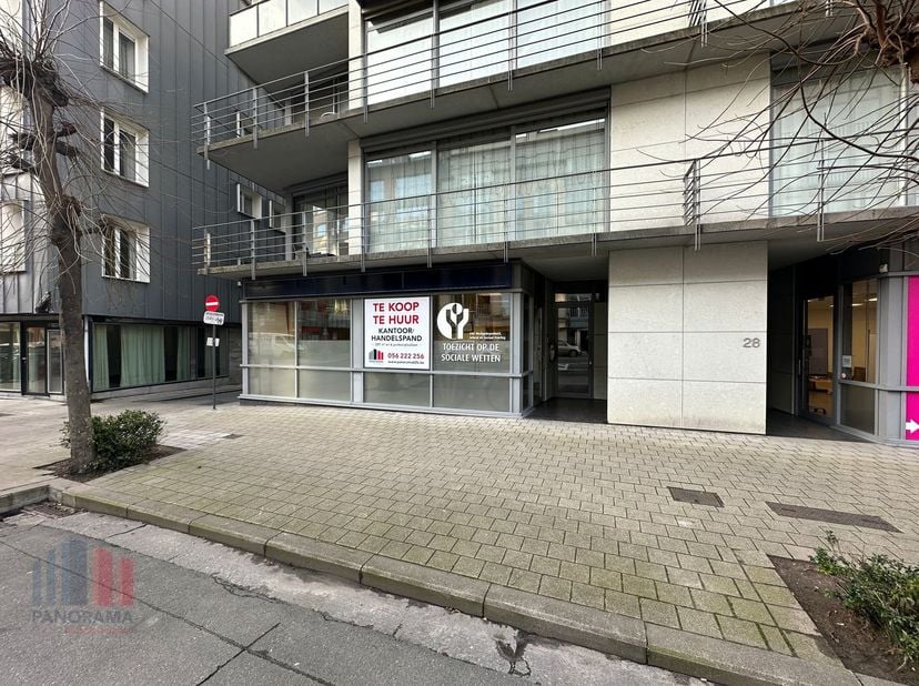 Op een toplocatie langs de Rijselsestraat in Kortrijk, één van de belangrijkste invalswegen &amp;nbsp;en uitgevend op de Grote Markt, bevindt zich dit rui