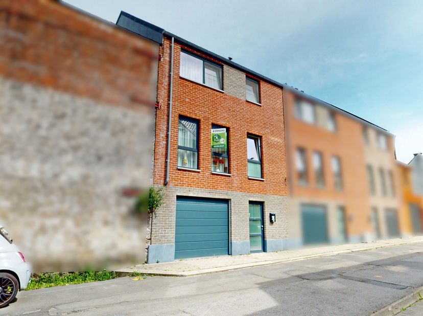 Située en plein cœur de Soignies, à deux pas du Parc Pater, de la gare, des commerces, écoles, et de toutes les facilités, cette superbe maison bel ét