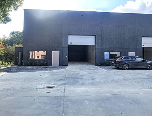                                         Entrepôt à louer à Woesten, € 750

