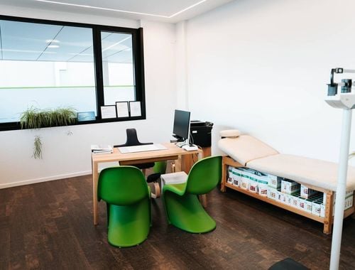                                         Bureaux à louer à Roeselare, € 300
