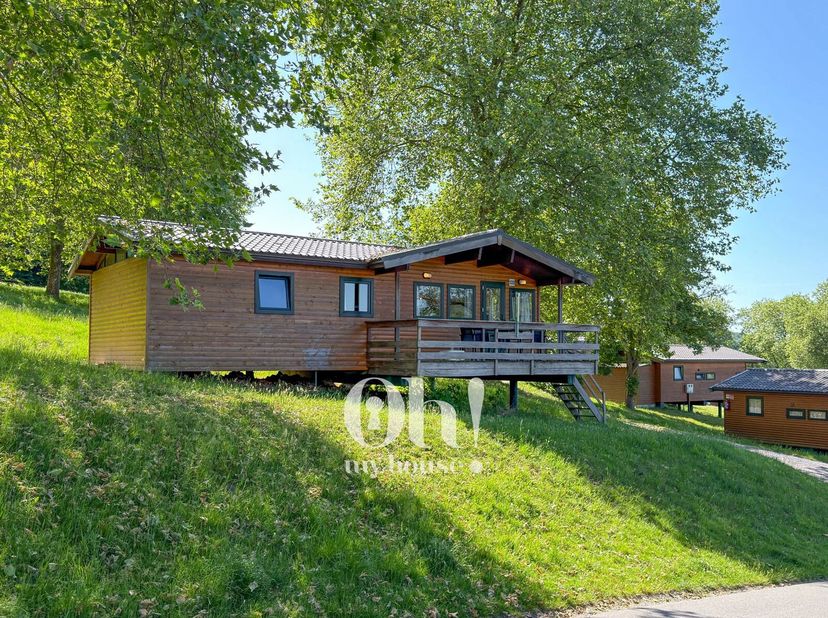Oh my house vous présente cette résidence de loisirs nichée au cur du Domaine Les Étoiles à Blaimont, un écrin où le temps semble enfin ralentir.<br /