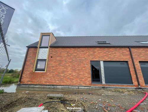                                         Woning te koop in Péruwelz, € 320.000
