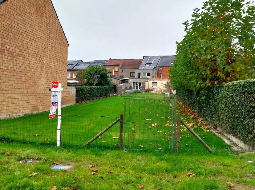 Perceel bouwgrond van 4a 39ca, ideaal voor het realiseren van een halfopen bebouwing. Gelegen op een absolute toplocatie in Hasselt, biedt dit perceel
