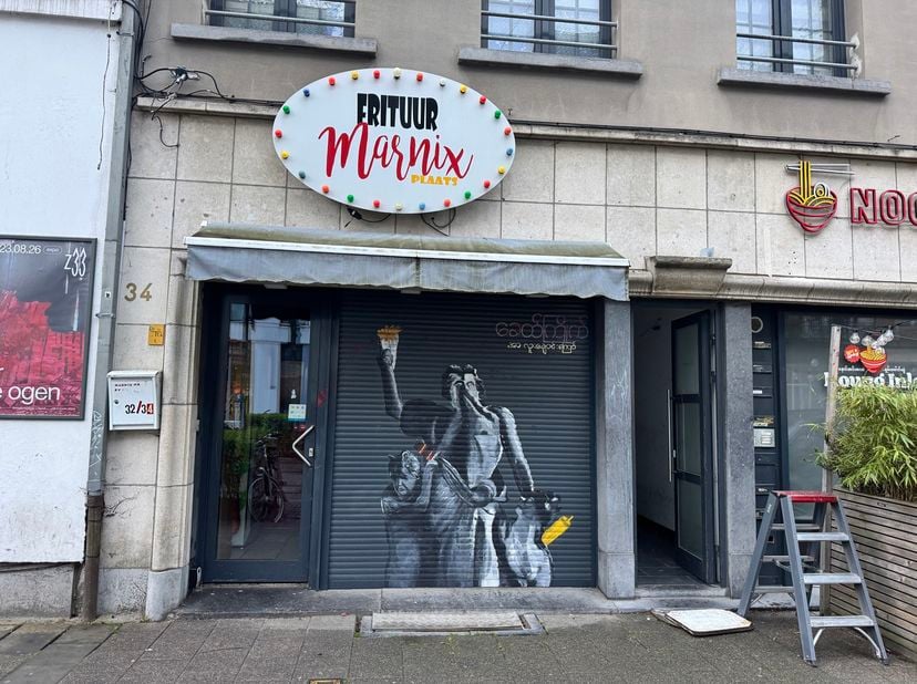 Op een absolute toplocatie in Antwerpen bevindt zich deze gekende frituurzaak met sterk commercieel potentieel. Gelegen in een levendige horecabuurt m