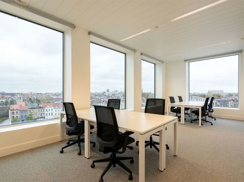 Richt een kantoortuin in voor 10 personen met een volledig flexibel contract dat met je bedrijf meegroeit.<br />
De weg naar boven ligt open met deze
