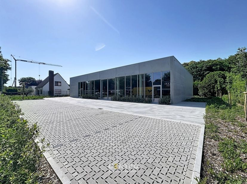 Bien professionnel à louer
                    à 8310 Sint-Kruis