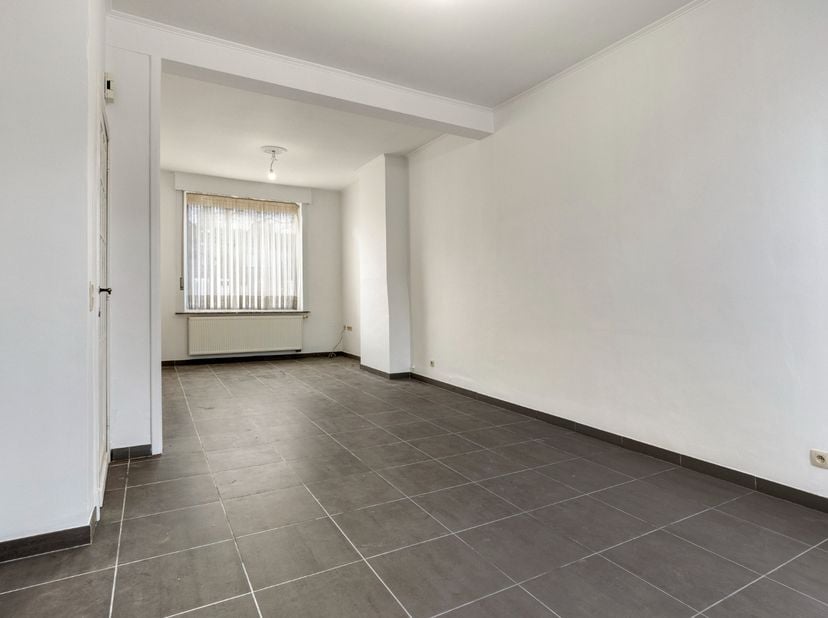 In de Masscheleinlaan&amp;nbsp;bevindt zich deze charmante woning met een prachtig uitzicht op de waterloop De Ieperlee, gelegen in het hart van de histor