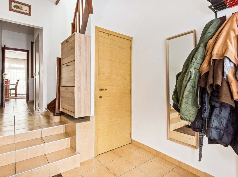 Instapklare gezinswoning met 3 slaapkamers in rustige woonwijk!<br />
<br />
Deze instapklare woning biedt het perfecte evenwicht tussen wooncomfort