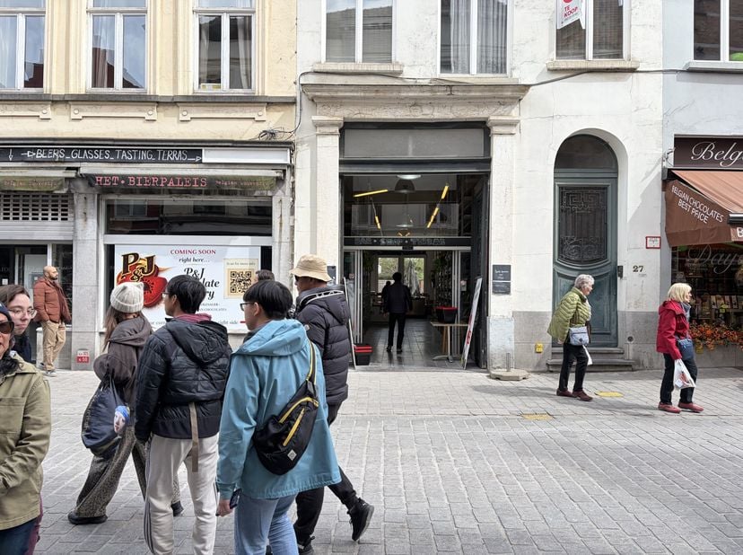 Bien professionnel à louer
                    à 8000 Brugge