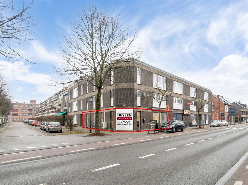 Praktisch handelspand van 123m² in het centrum van Heppen, met uitstekende zichtbaarheid. <br />
Ligging<br />
Het pand is gelegen in het hart van Hep