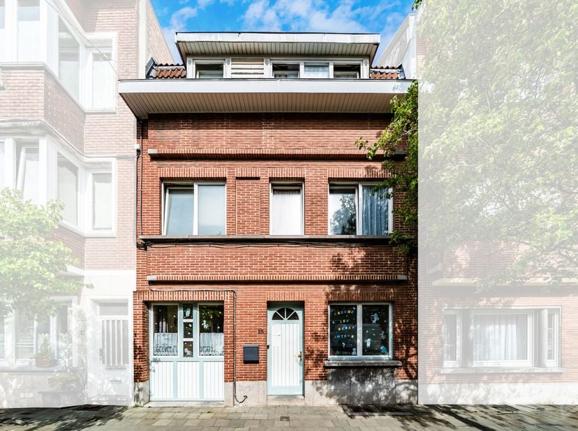Informatie &amp;amp; bezichtigingen: +32 2 315 51 71<br />
Anderlecht - We Invest presenteert deze prachtige eengezinswoning van 180 m² met 4 slaapkamers,