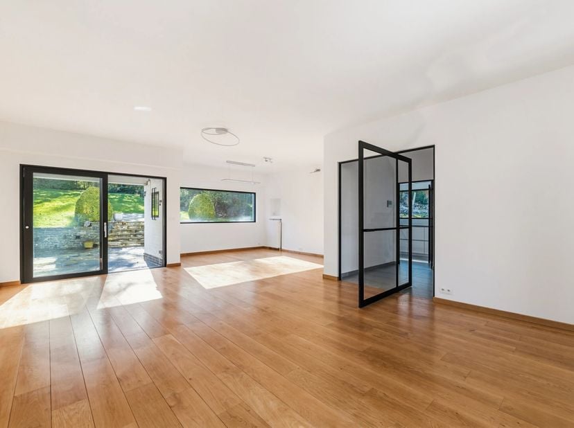 In de prestigieuze wijk Prince d'Orange, prachtige 4-gevel villa met een totaal bruto vloeroppervlak van ca. 300 m² en tuin op het zuiden op een perce