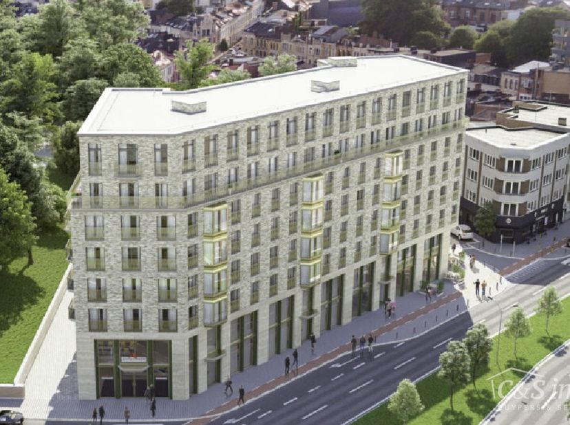 Situé au deuxième étage du récent et élégant projet immobilier « Zurenborg Poort », dont l'architecture fait subtilement référence au style Art nouvea