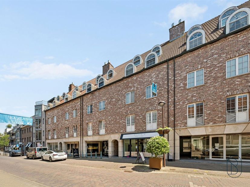 Te koop: lichtrijk appartement met 2 slaapkamers en terras op een topligging in Waregem.<br />
Dit verzorgde appartement op de 2e verdieping met een b
