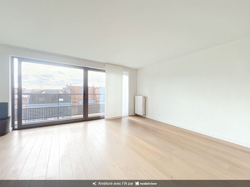Dicht bij Gare du Midi, in een gebouw uit 2018 - 2-slaapkamer appartement van +/- 90m² met terras bestaande uit inkomhal met vestiaire, woonkamer +/-
