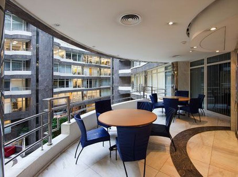 Dit businesscentrum in het prestigieuze Park Atrium-gebouw biedt je de mogelijkheid om te ondernemen in het financiële hart van Brussel. De site facil