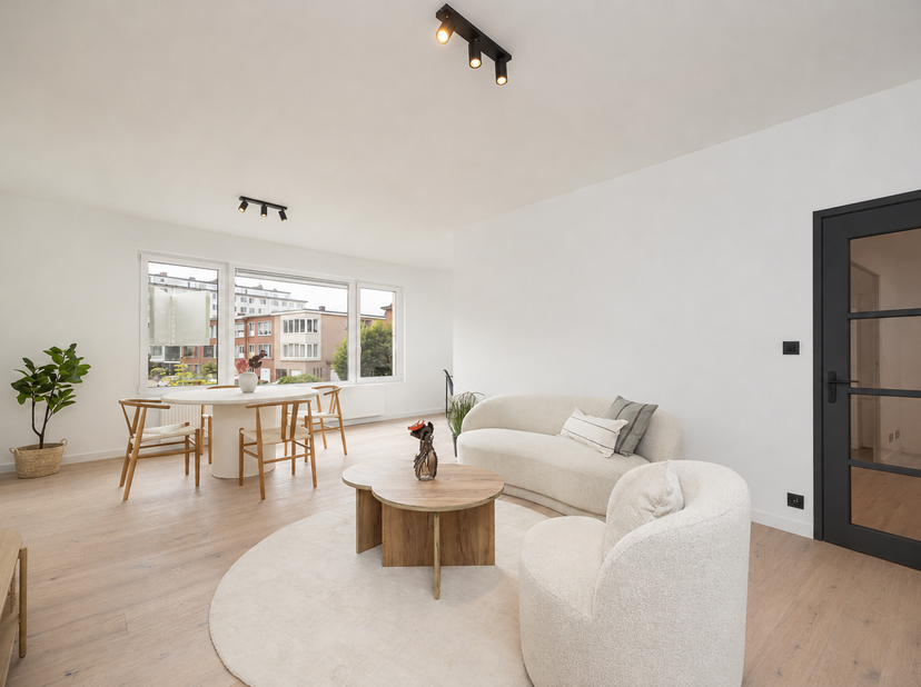 Volledig gerenoveerd en instapklaar appartement op toplocatie nabij het Boelaerpark in Borgerhout nabij grens met Berchem.. <br />
Het appartement wer