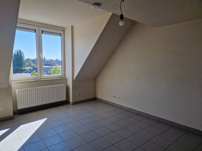 Studio confortable avec mezzanine situé au centre de Turnhout<br />
Situation : Situé sur la Koningin Elisabethlei à Turnhout, à quelques pas des maga