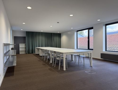                                         Kantoor te huur in Kortrijk, € 700
