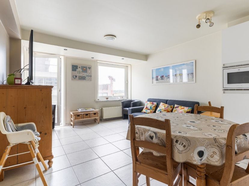 [[ CE BIEN PARTICIPE À LA JOURNÉE MAISONS OUVERTES ERA LE 13/6 DE 16:00 À 17:00 ]] La Panne : Spacieux studio-appartement avec vue latérale sur la mer