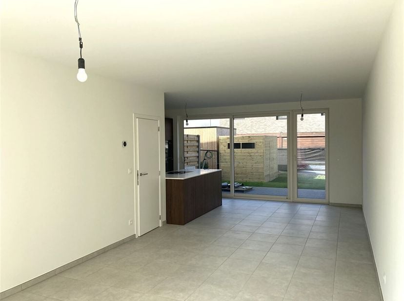 BEN maison avec 4 chambres, terrasse et jardin<br />
Situation : Projet résidentiel situé au calme dans un quartier accueillant pour les enfants, à di