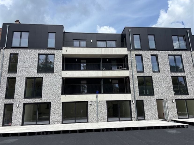 Nieuwbouwappartement met 2 slaapkamers en riant balkon<br />
<br />
Ligging: Dit appartement is gelegen aan de Stalenstraat , een keurige omgeving ,