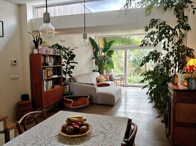 Instapklare woning met gezellige stadstuin, op fietsafstand van centrum Gent. <br />
<br />
Op wandelafstand van de Rozenbroeken, verschillende parken