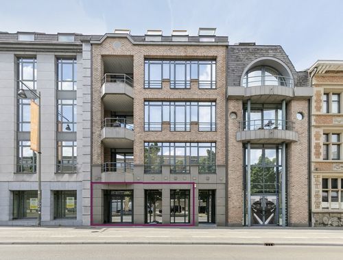                                         Handelsgelijkvloers te koop in Hasselt, € 450.000
