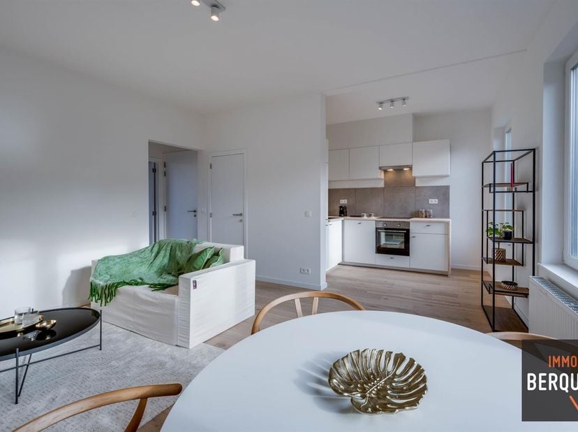 Totaal gerenoveerd appartement met 1 slaapkamer vlakbij het Sint-Pietersstation (240m) in een gerenoveerd gebouw (geïsoleerd dak, nieuwe ramen, vernie