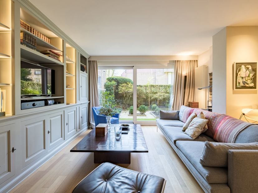 WATERMAAL-BOSVOORDE, vlak bij het Zoniënwoud, prachtig DUPLEX APP (4slk/2badk) van ±206m² (EPB-oppervlakte) met voortuin en achterterras, kelder en pa