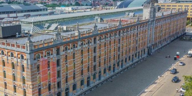 Bien professionnel à louer à Havenlaan 86C, 1000 Bruxelles