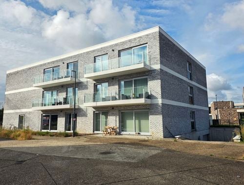                                         Gelijkvloers app. te huur in Harelbeke, € 750
