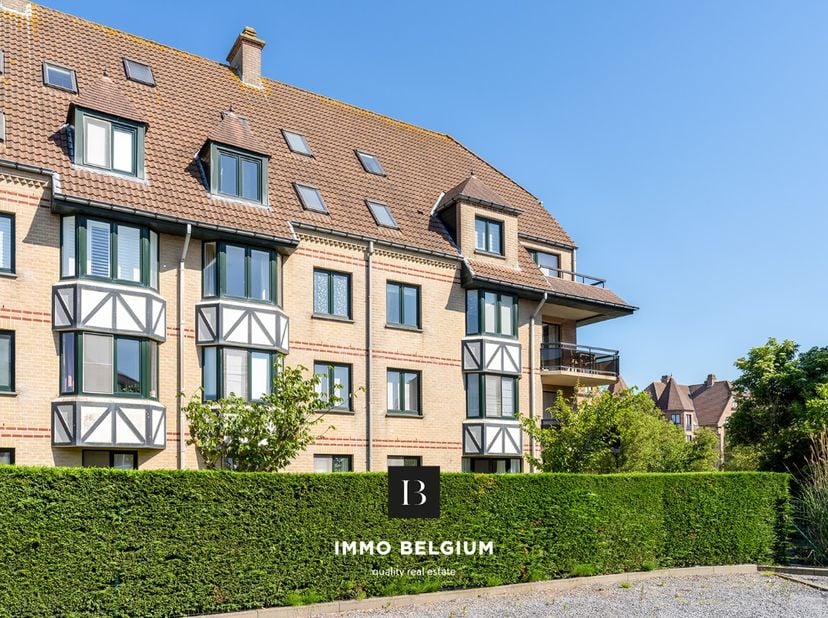 Mooi en ruim appartement met overvloedige lichtinval, gelegen op de tweede verdieping van residentie Orchidee, op wandelafstand van het gezellige cent