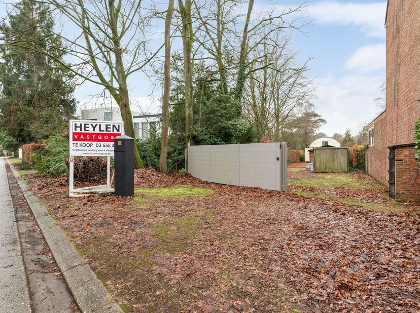Op te frissen / te renoveren vrijstaande woning met ruime tuin op ca 1.000m² in een groene omgeving. <br />
<br />
Deze vrijstaande woning is gelege