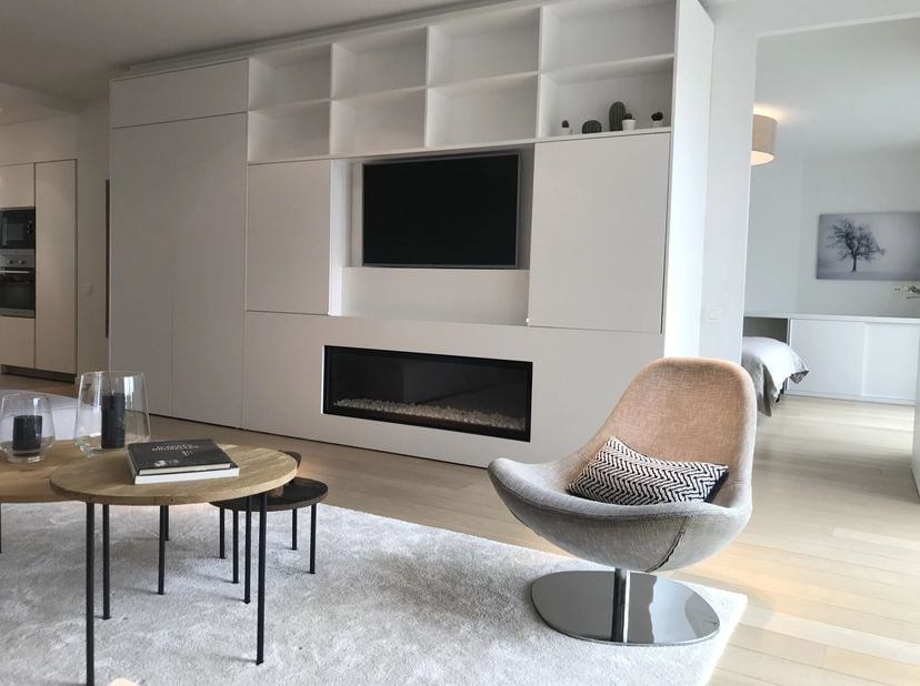 Victoire Junot biedt, in de onmiddellijke nabijheid van de Montgomery-rotonde, dit elegante appartement van ± 145 m² aan, met mooie volumes en kwalita