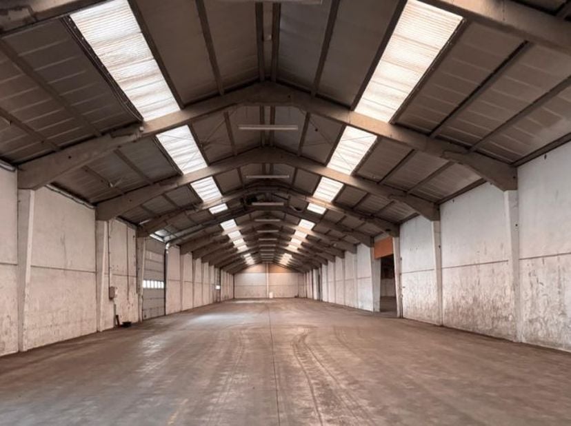 Bedrijfsvastgoed te huur in Izegemsestraat 95,
                    8800 Rumbeke