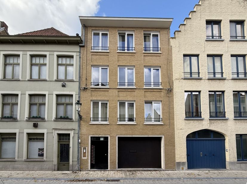 Bien professionnel à louer
                    à 8000 Brugge