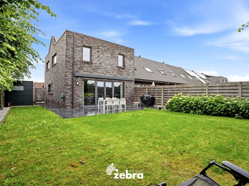 Het bezoekmoment gaat door op zaterdag 5 september 2026 (enkel op afspraak).<br />
<br />
De woning (BJ 2015) combineert hedendaags wooncomfort met ui