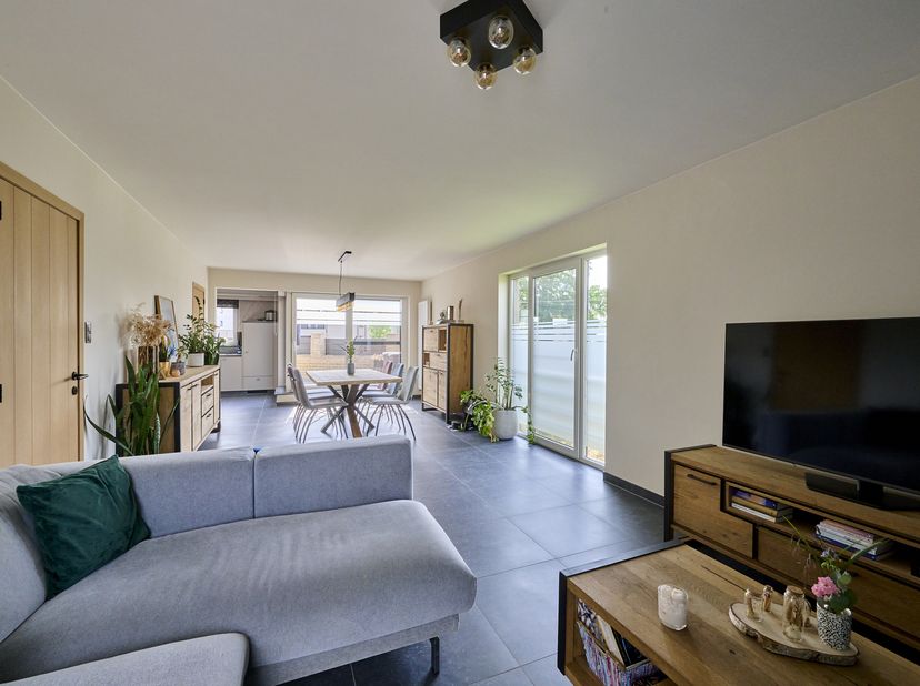 Dit instapklare appartement beschikt over 3 slaapkamers en heeft een totale oppervlakte van 131 vierkante meter.<br />
Dankzij de goede ligging bevind