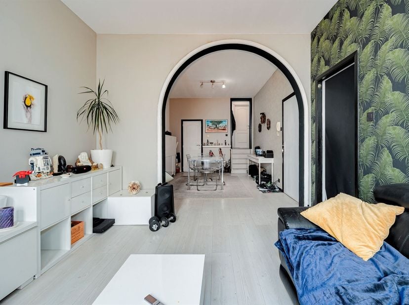 Cet appartement lumineux à vendre est situé au 2ème étage de la Brederodestraat 117 près de 't Zuid à Anvers.<br />
Tous les cafés, restaurants, supe