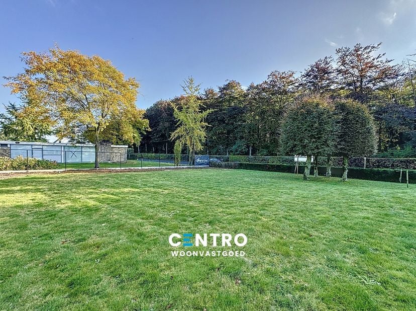Residentieel gelegen perceel bouwgrond te Rumbeke (Roeselare) met UITZICHT over 't Sterrebos!<br />
<br />
Bijzonderheden:<br />
- Grondoppervlakte: 7