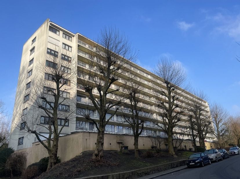 Gesloten parkeerplaats in overdekte parkeergarage, Bracopslaan, Anderlecht<br />
<br />
Vlot bereikbare en beveiligde parking in de overdekte gemeensc