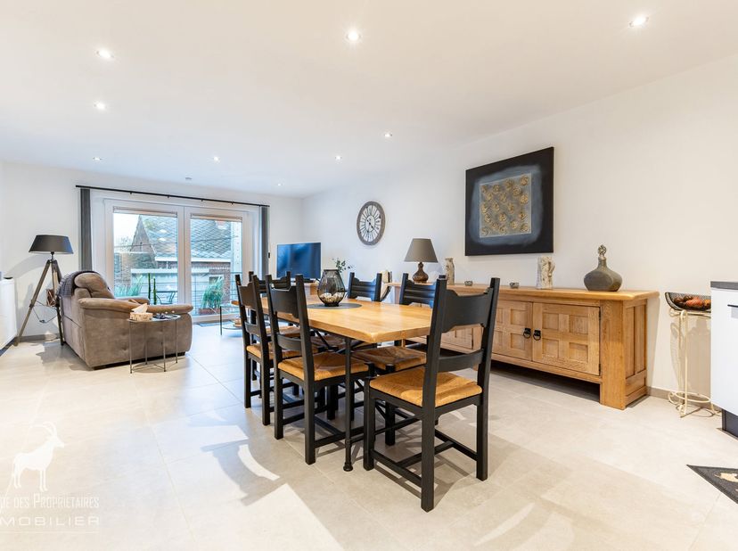 Référence Agence : V7130-010<br />
Visite virtuelle : https://immo360.immo-facile.com/vtour/fr/k7u934<br />
Découvrez ce magnifique appartement situé