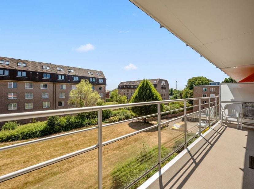 Ontdek dit energiezuinig, bemeubeld appartement op een toplocatie in Heverlee! Op wandel- en fietsafstand bevinden zich winkels, scholen en het openba