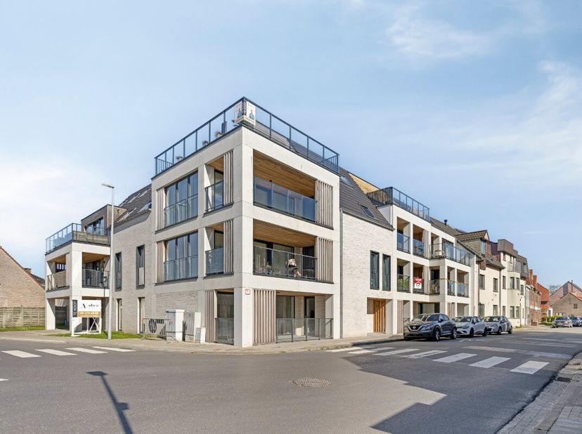 Gelegen nabij het centrum van Oudenburg bevindt zich Residentie Hannelore, een recente realisatie uit 2024 waar modern wooncomfort en energiezuinighei